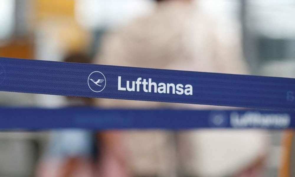 Worst flight chaos over, Lufthansa board member tells Funke media